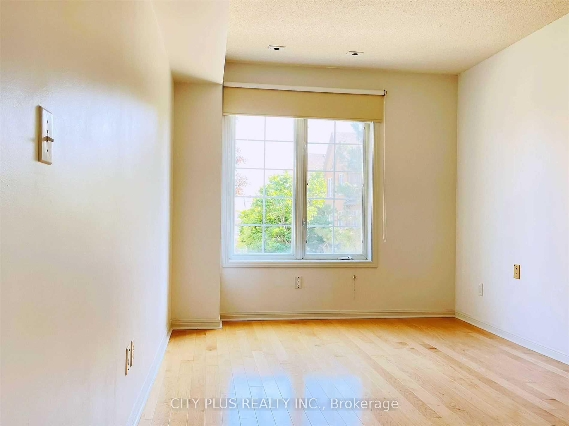 Photo 10 of Unit 3A, 23 St. Moritz Way, Markham, Unionville — HOMEH