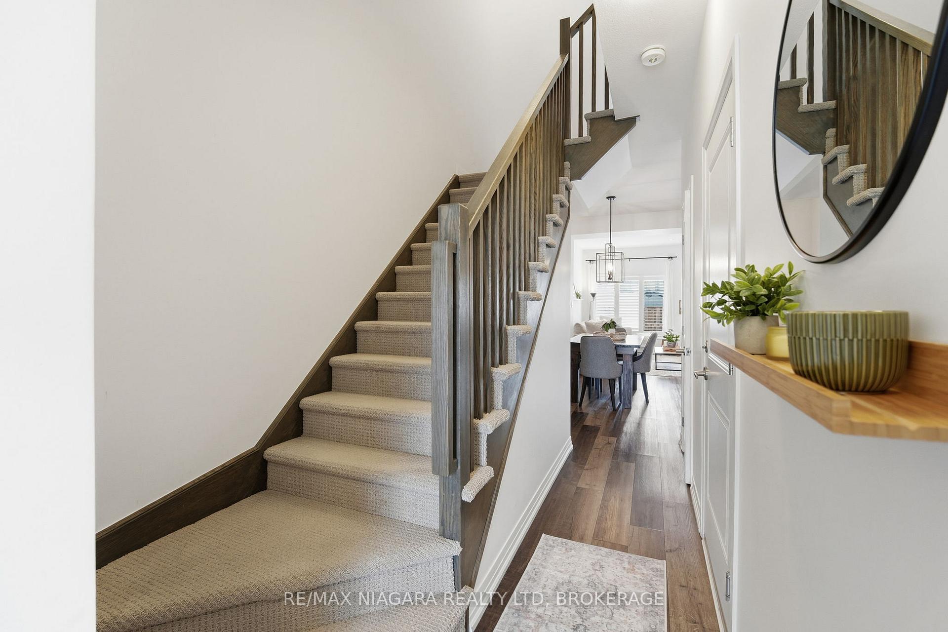 Photo 24 of 4004 Crown Street, Lincoln, Beamsville — HOMEH