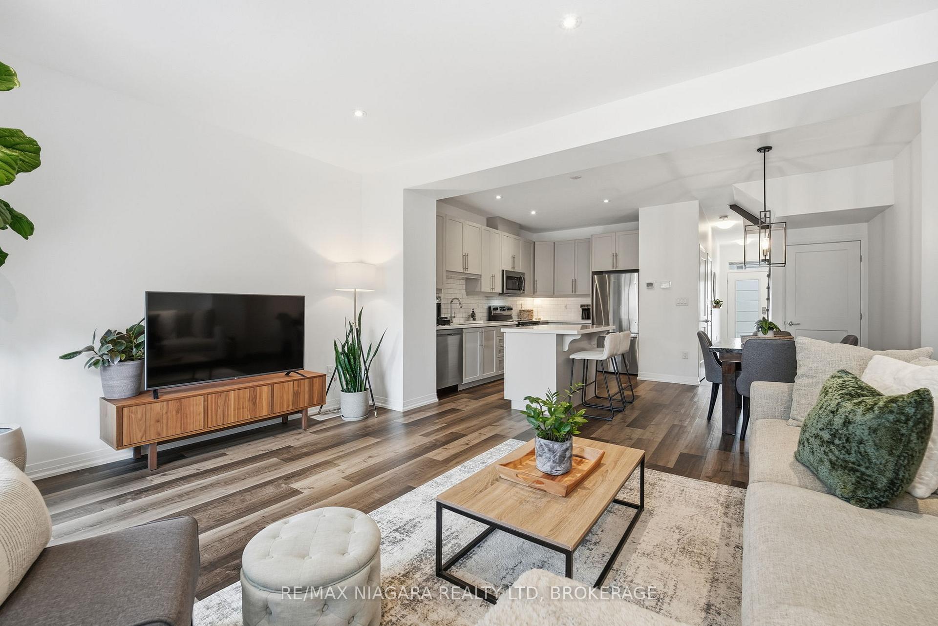 Photo 7 of 4004 Crown Street, Lincoln, Beamsville — HOMEH