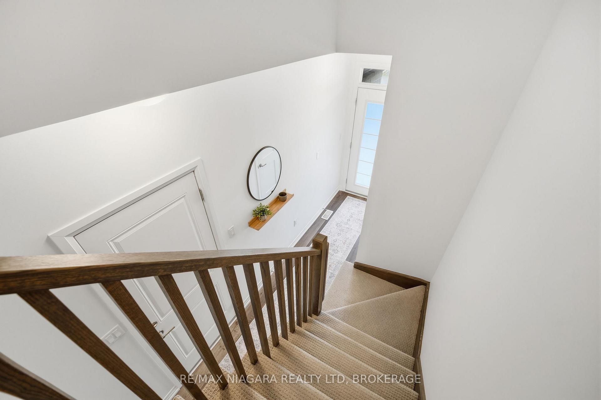 Photo 8 of 4004 Crown Street, Lincoln, Beamsville — HOMEH