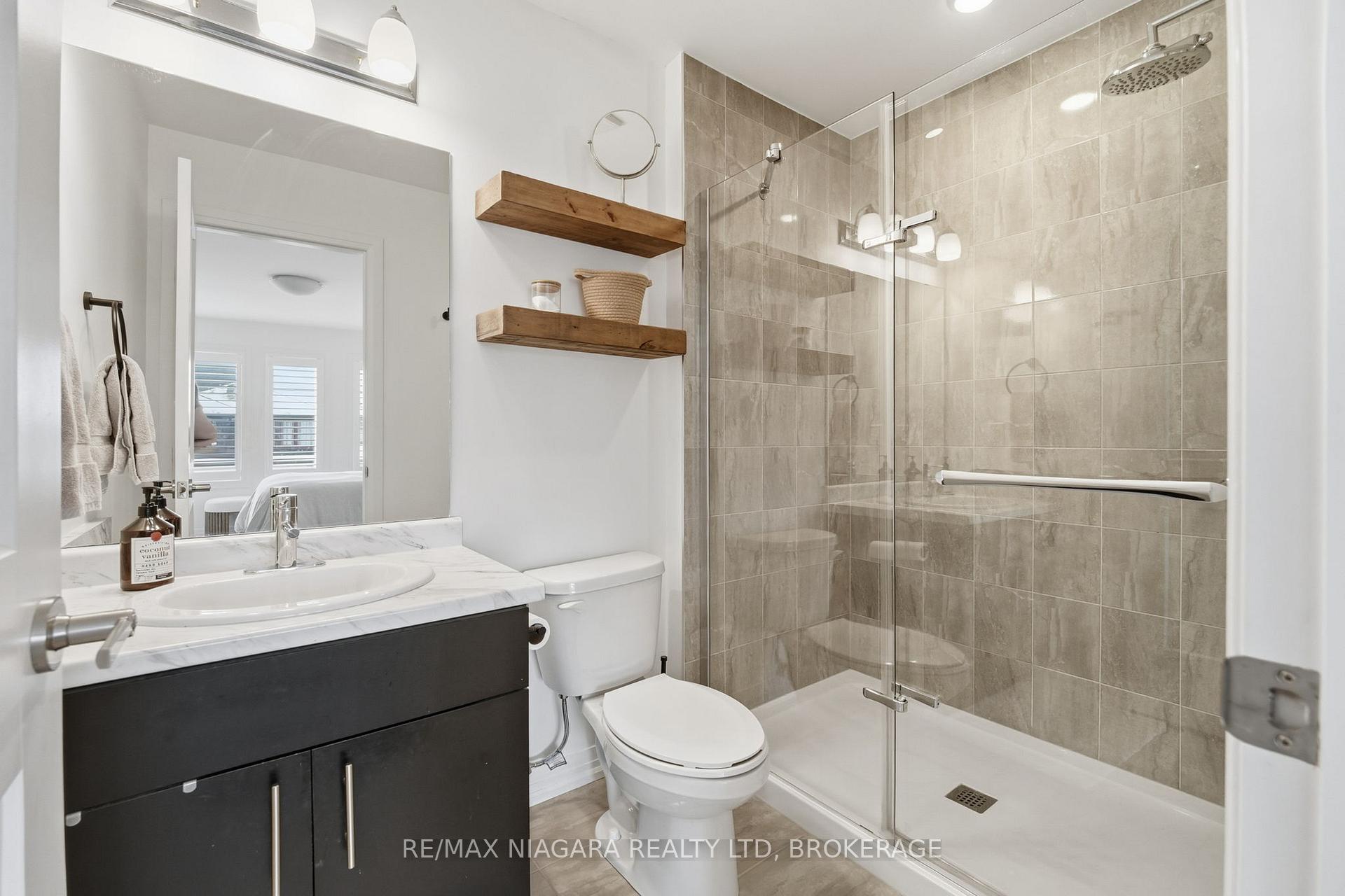 Photo 20 of 4004 Crown Street, Lincoln, Beamsville — HOMEH