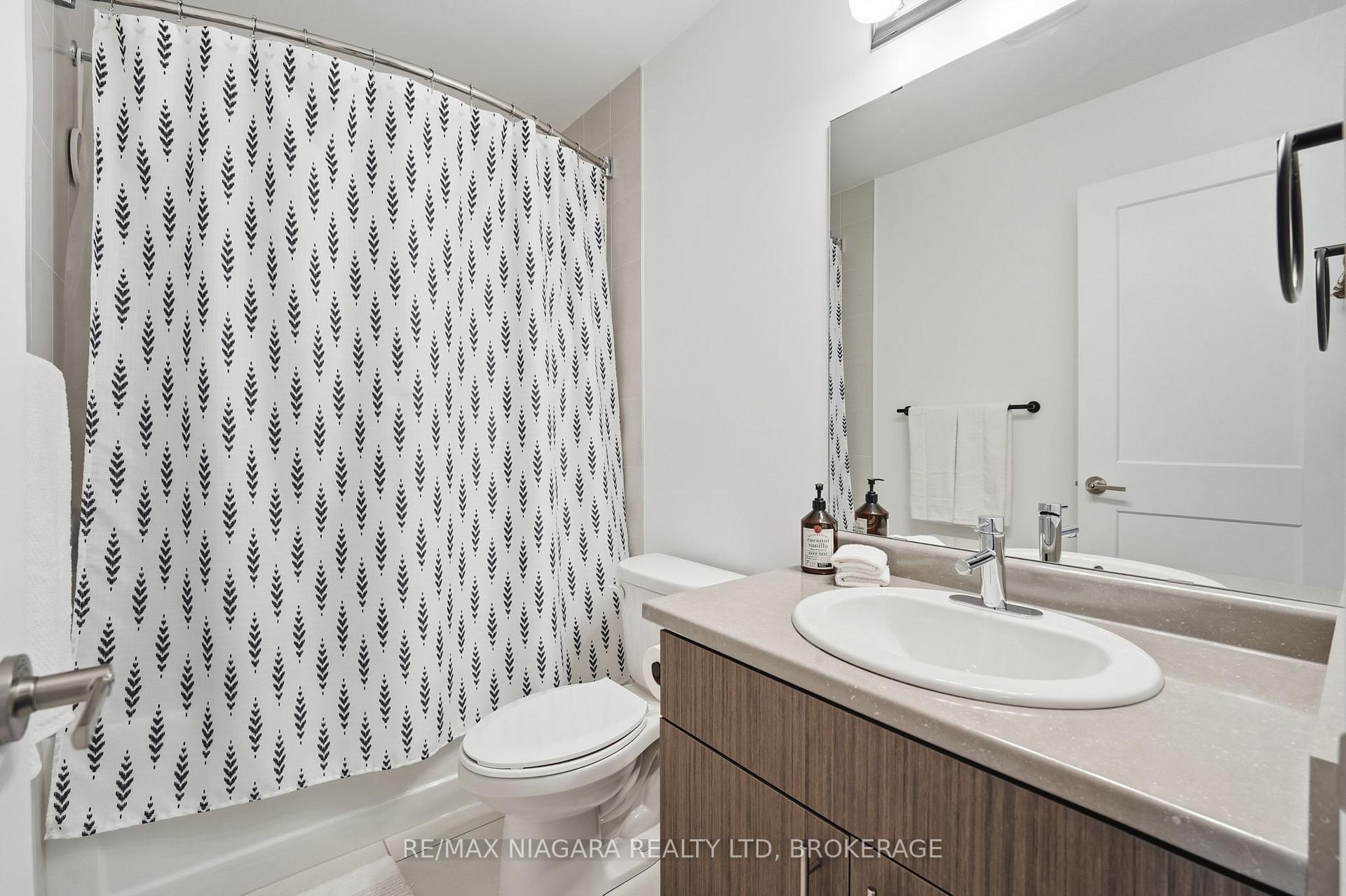 Photo 11 of 4004 Crown Street, Lincoln, Beamsville — HOMEH