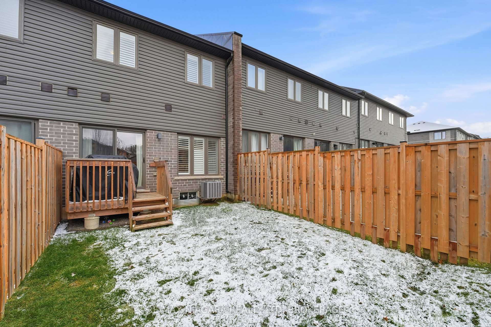 Photo 13 of 4004 Crown Street, Lincoln, Beamsville — HOMEH