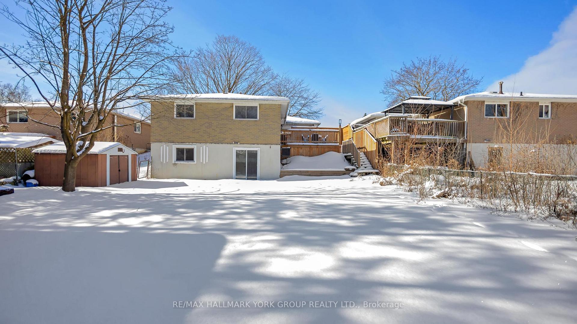 Photo 6 of Unit (Basement), 15 Banff Drive, Aurora, Aurora Heights — HOMEH