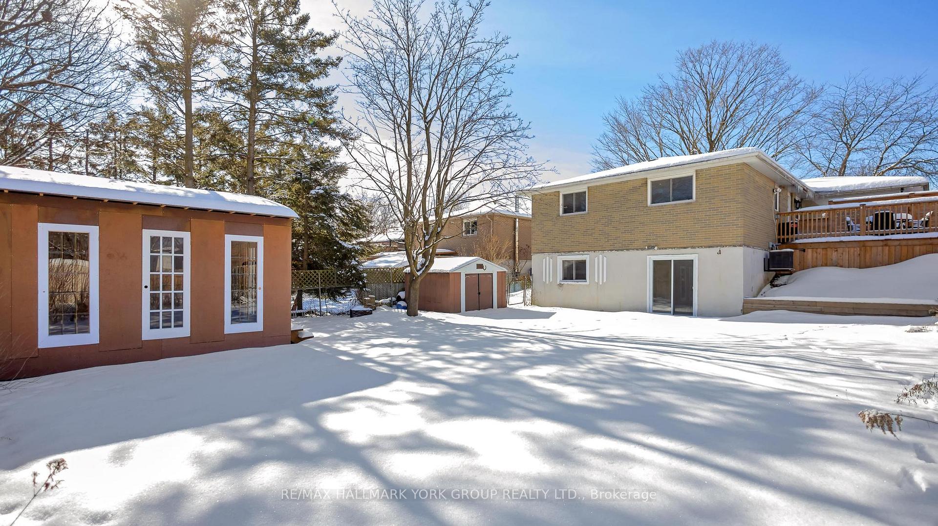 Photo 2 of Unit (Basement), 15 Banff Drive, Aurora, Aurora Heights — HOMEH