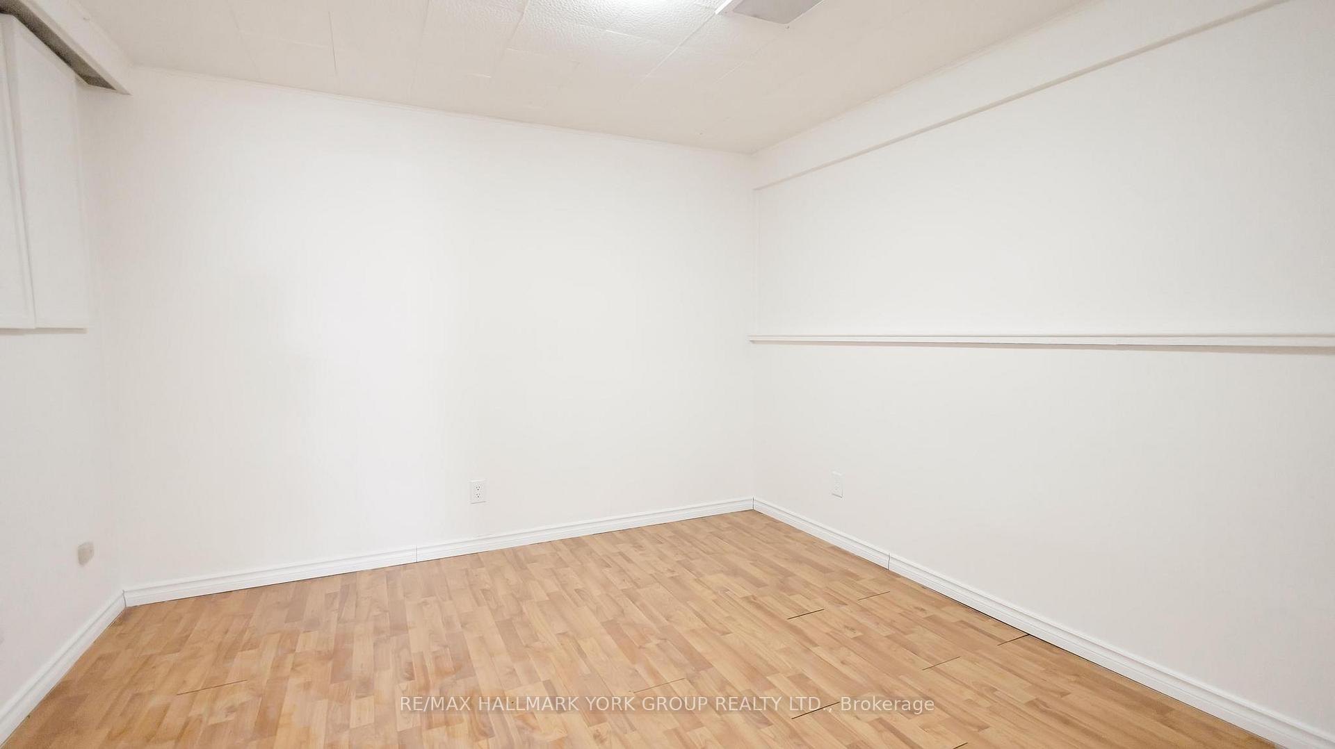 Photo 3 of Unit (Basement), 15 Banff Drive, Aurora, Aurora Heights — HOMEH