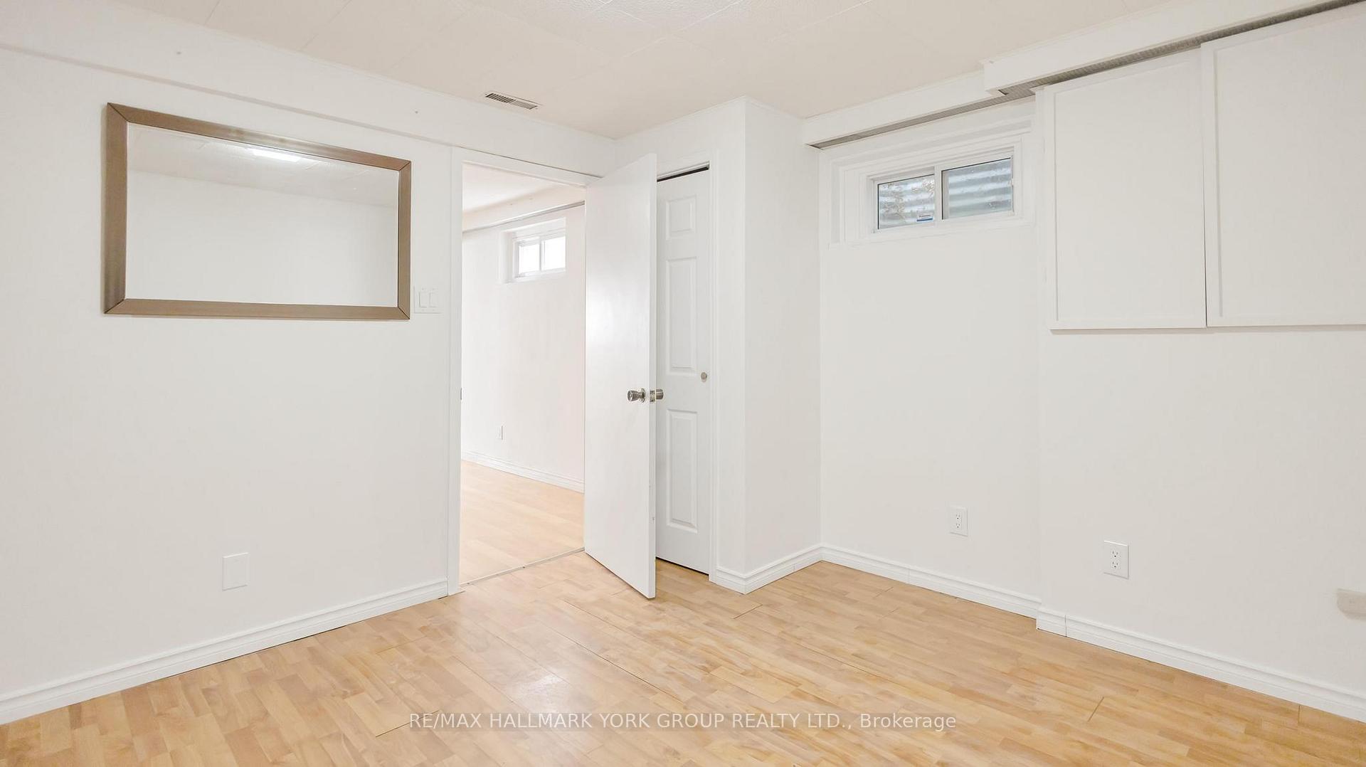 Photo 7 of Unit (Basement), 15 Banff Drive, Aurora, Aurora Heights — HOMEH