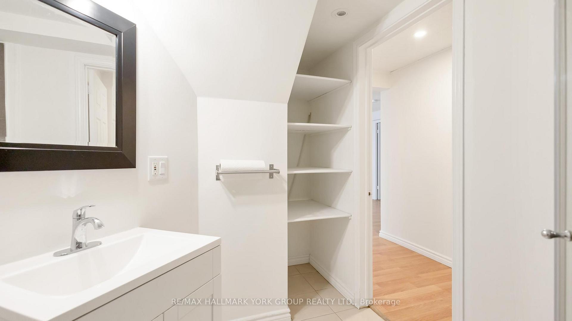 Photo 12 of Unit (Basement), 15 Banff Drive, Aurora, Aurora Heights — HOMEH