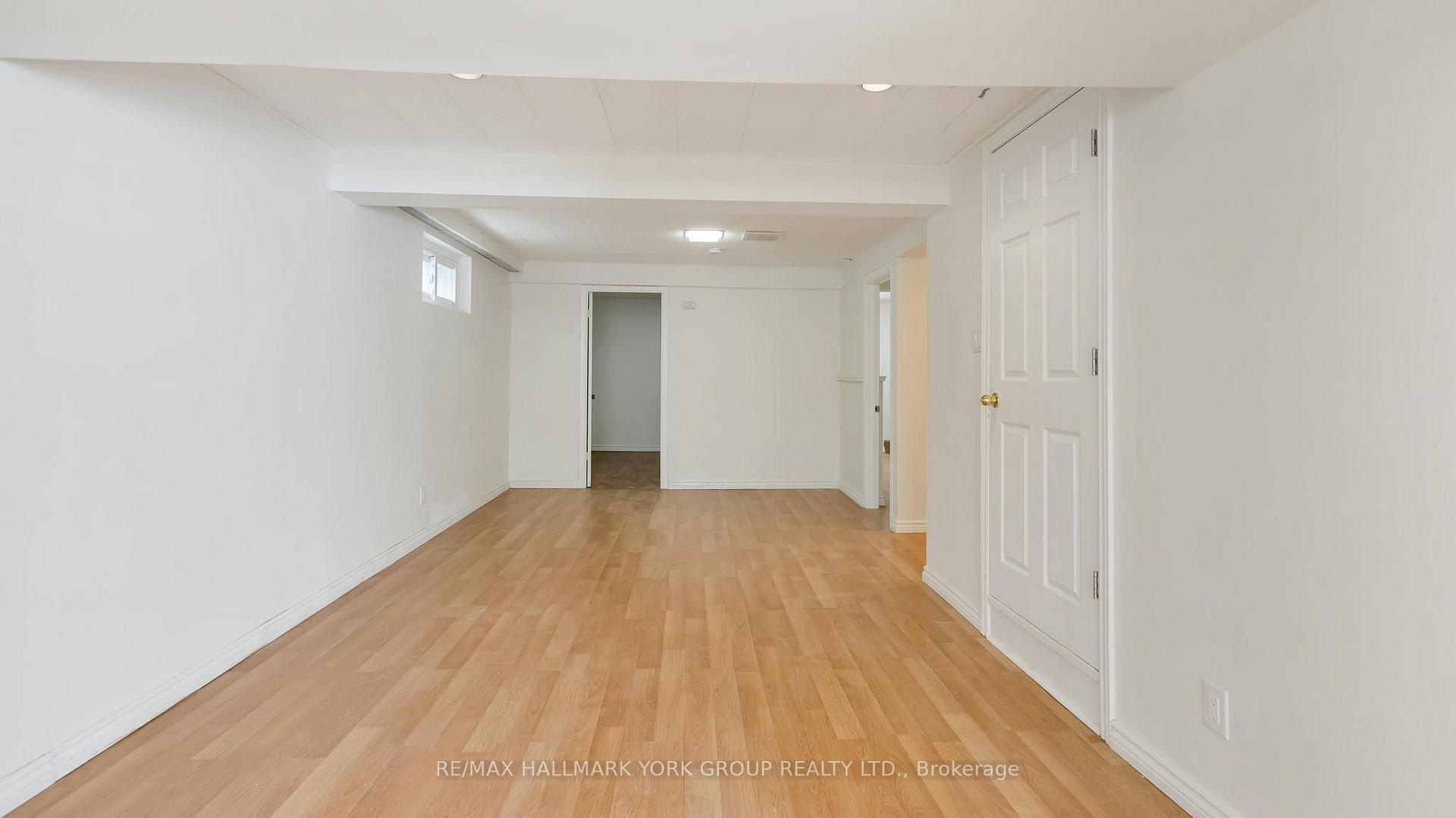 Photo 18 of Unit (Basement), 15 Banff Drive, Aurora, Aurora Heights — HOMEH