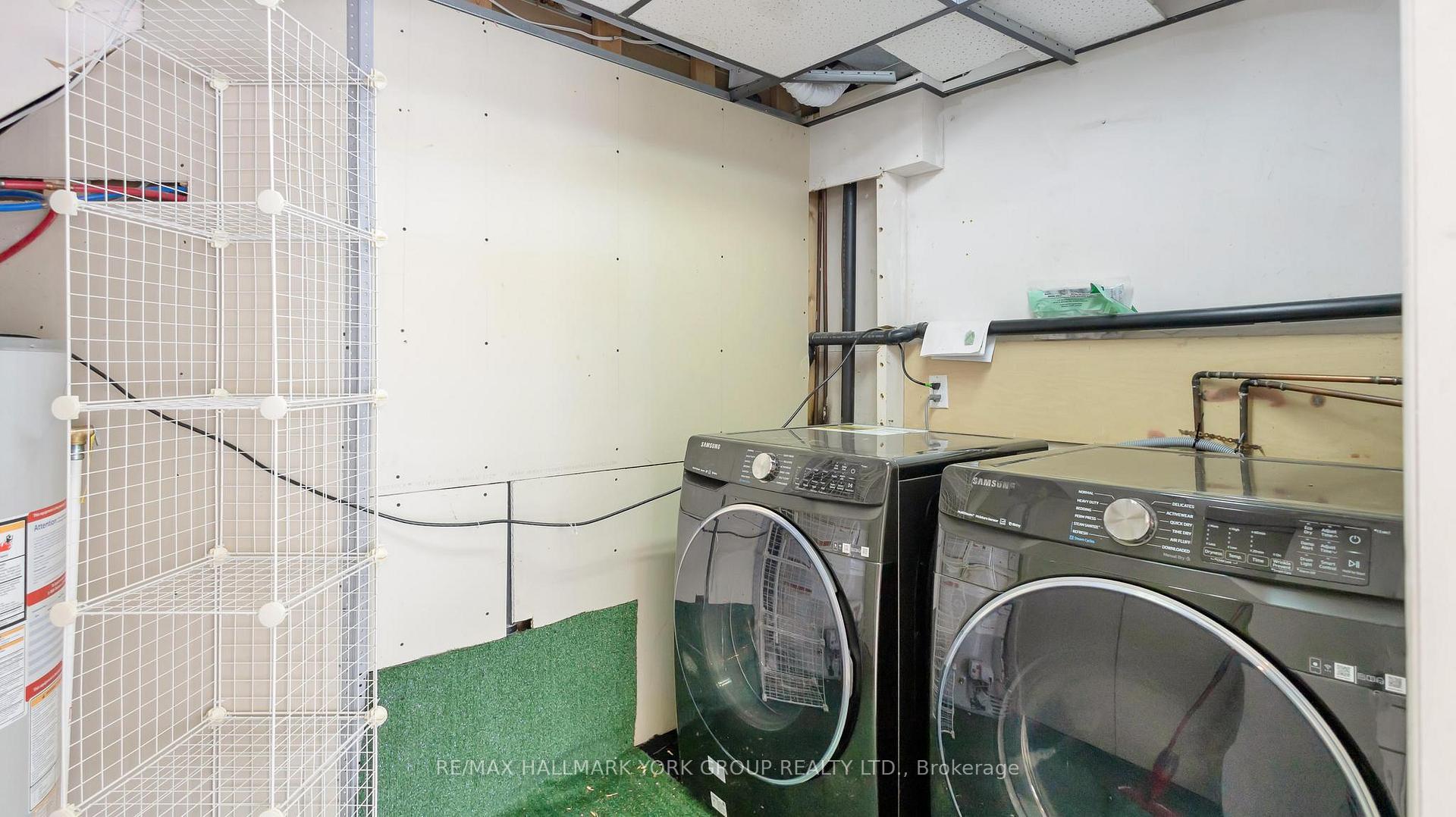Photo 11 of Unit (Basement), 15 Banff Drive, Aurora, Aurora Heights — HOMEH