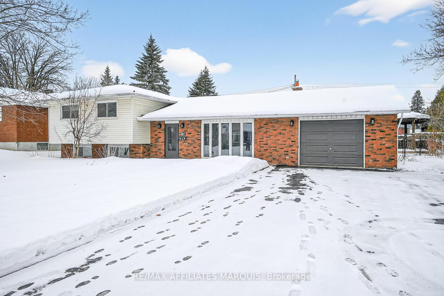 Photo 1 of 48 Carol Crescent, Smiths Falls — HOMEH