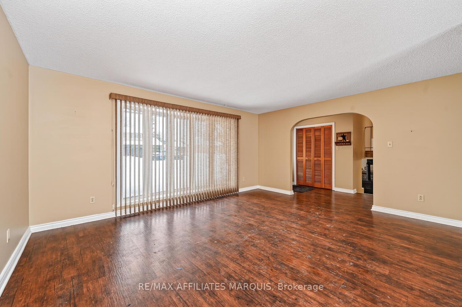 Photo 3 of 48 Carol Crescent, Smiths Falls — HOMEH