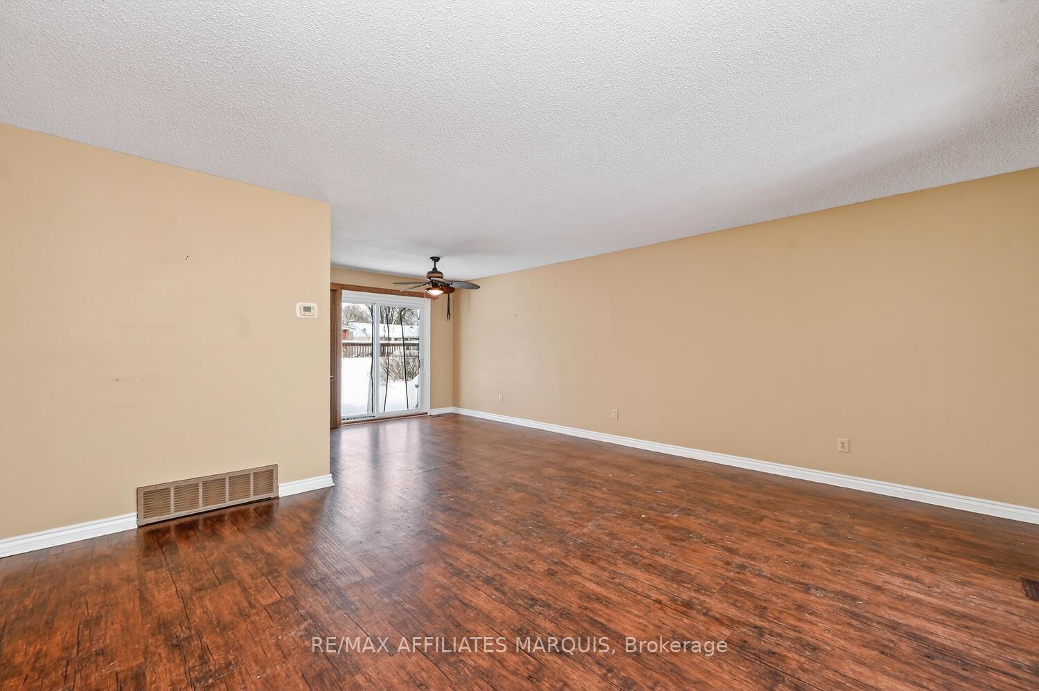 Photo 4 of 48 Carol Crescent, Smiths Falls — HOMEH