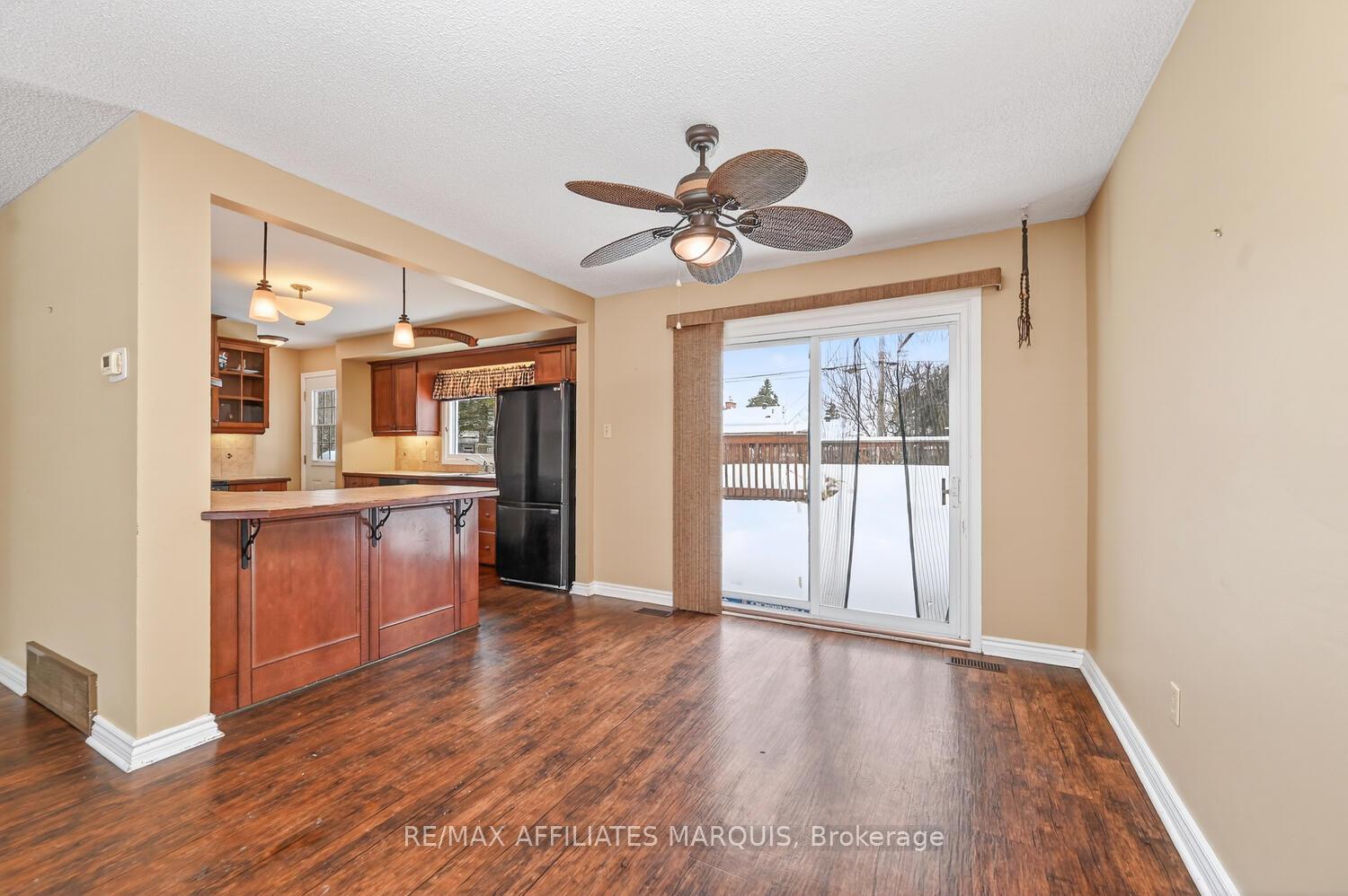 Photo 5 of 48 Carol Crescent, Smiths Falls — HOMEH