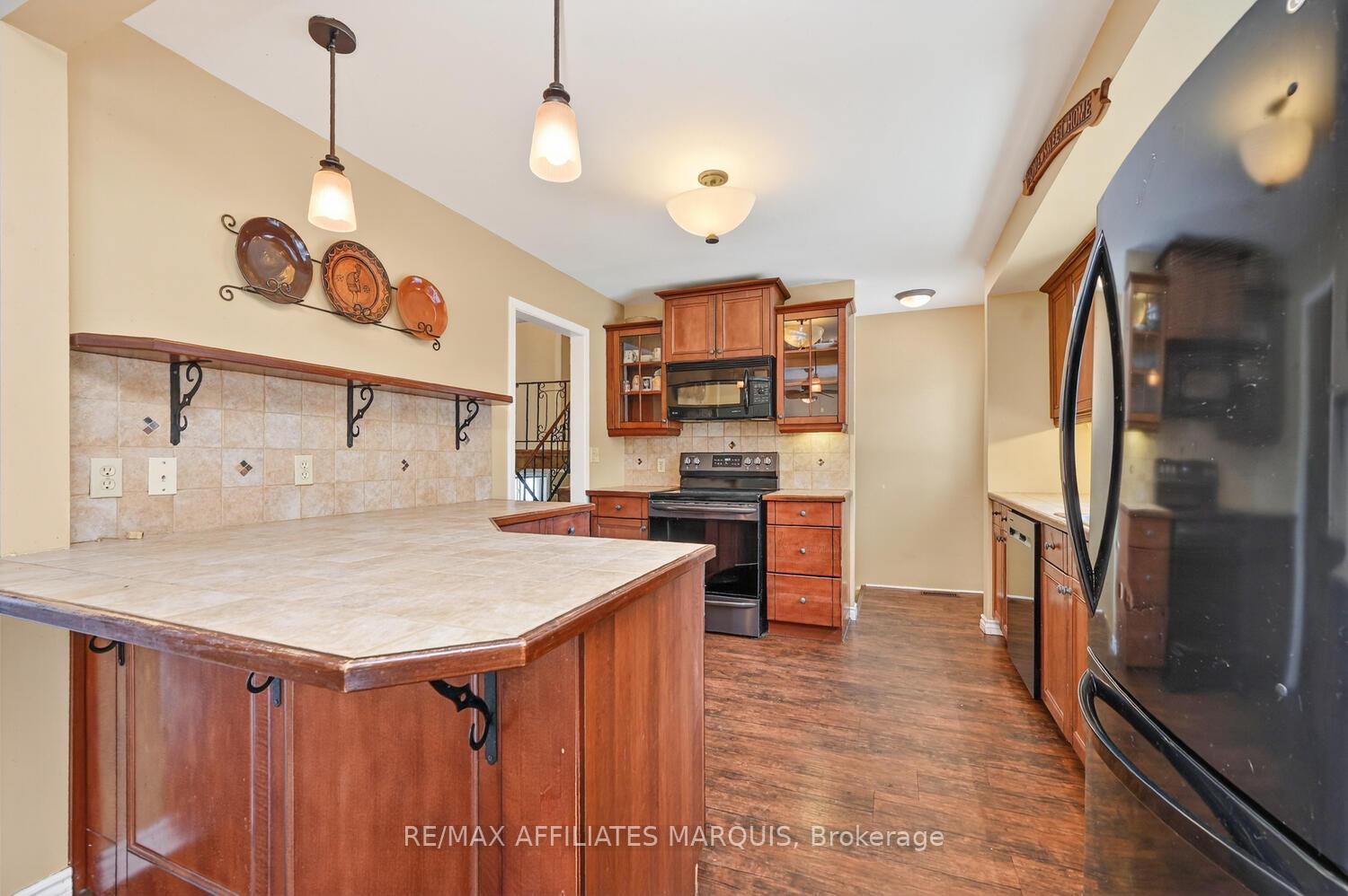 Photo 6 of 48 Carol Crescent, Smiths Falls — HOMEH