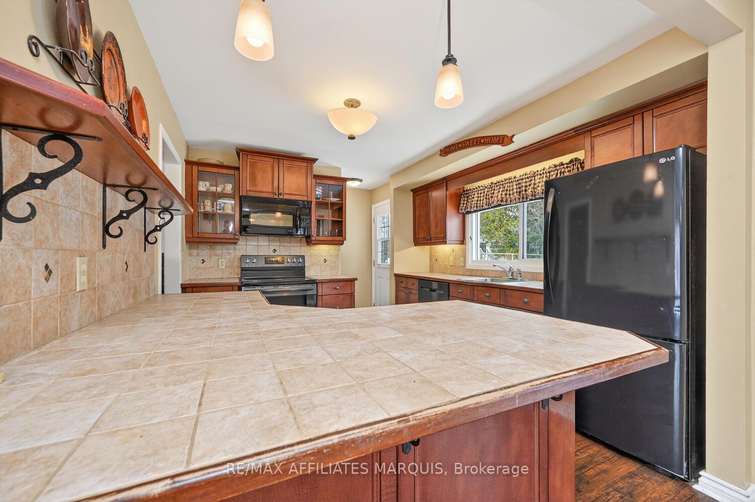 Photo 7 of 48 Carol Crescent, Smiths Falls — HOMEH