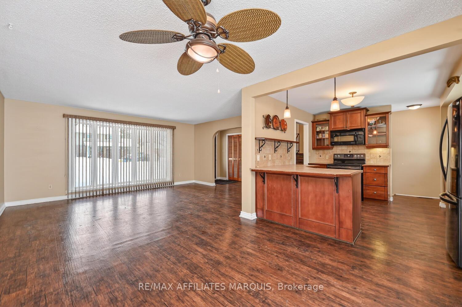 Photo 10 of 48 Carol Crescent, Smiths Falls — HOMEH