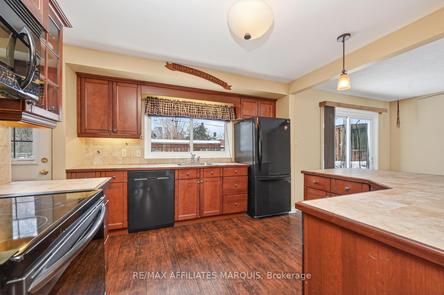 Photo 24 of 48 Carol Crescent, Smiths Falls — HOMEH