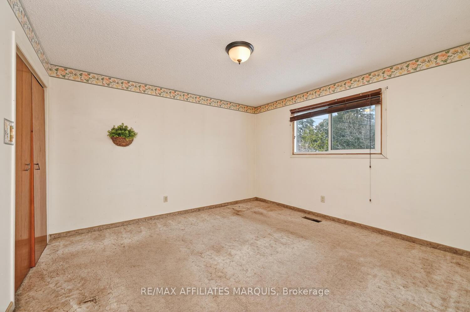 Photo 11 of 48 Carol Crescent, Smiths Falls — HOMEH