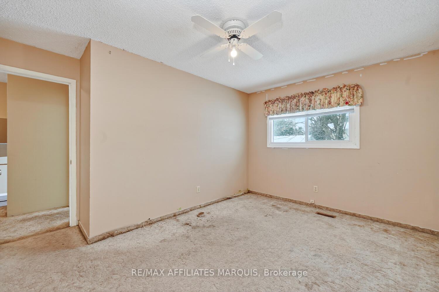 Photo 20 of 48 Carol Crescent, Smiths Falls — HOMEH