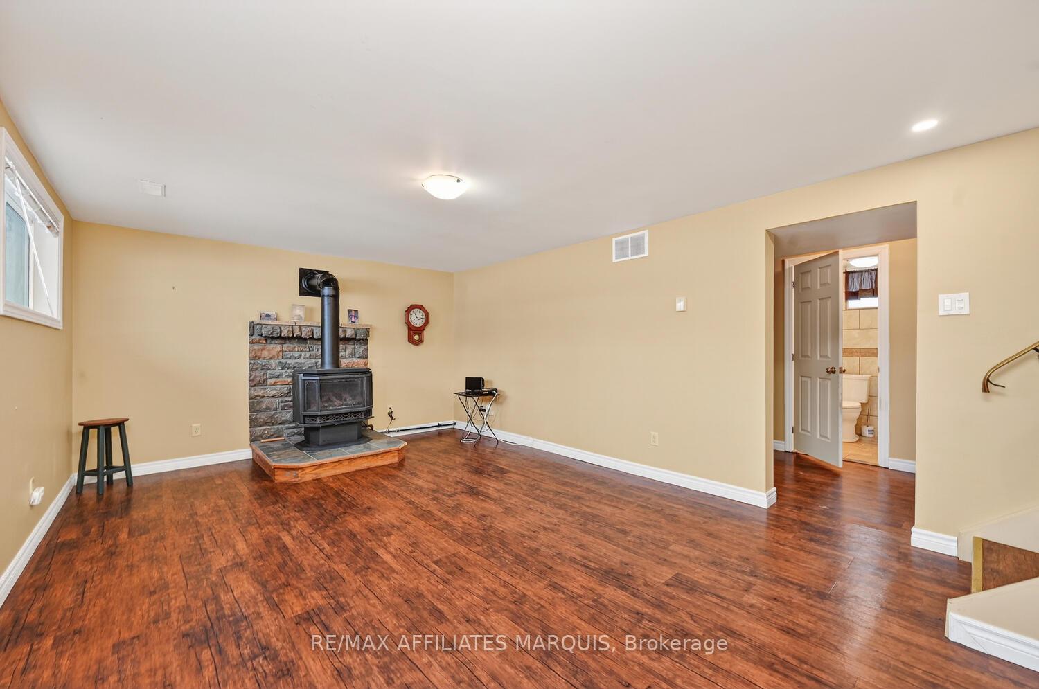Photo 15 of 48 Carol Crescent, Smiths Falls — HOMEH