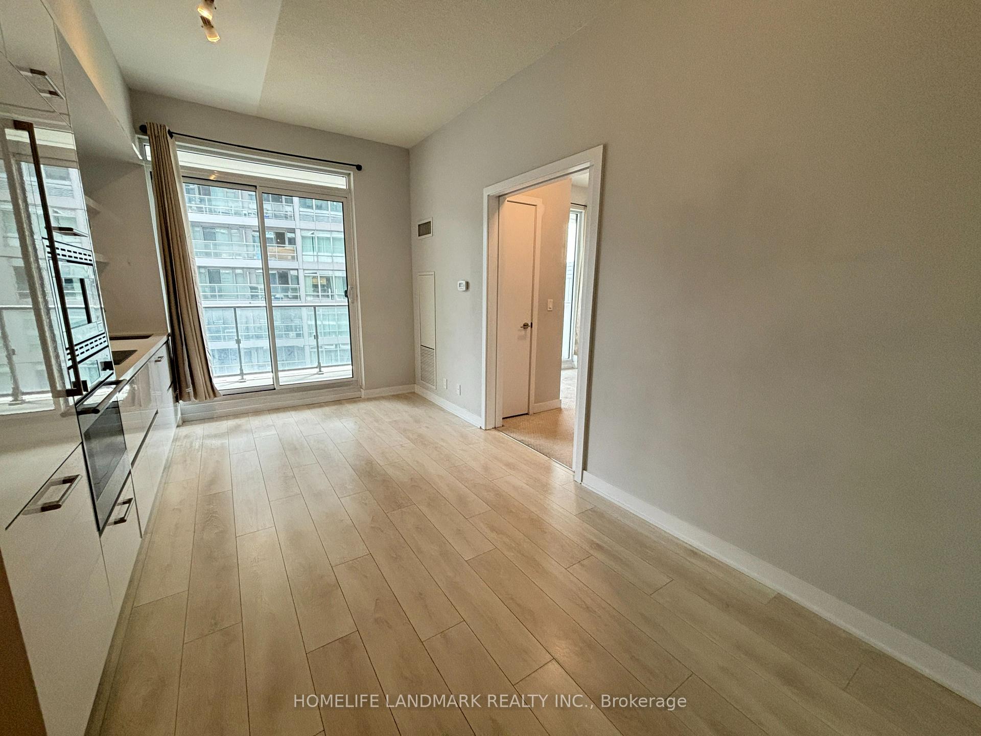 Photo 2 of Unit 606, 2221 Yonge Street, Toronto, Mount Pleasant West — HOMEH
