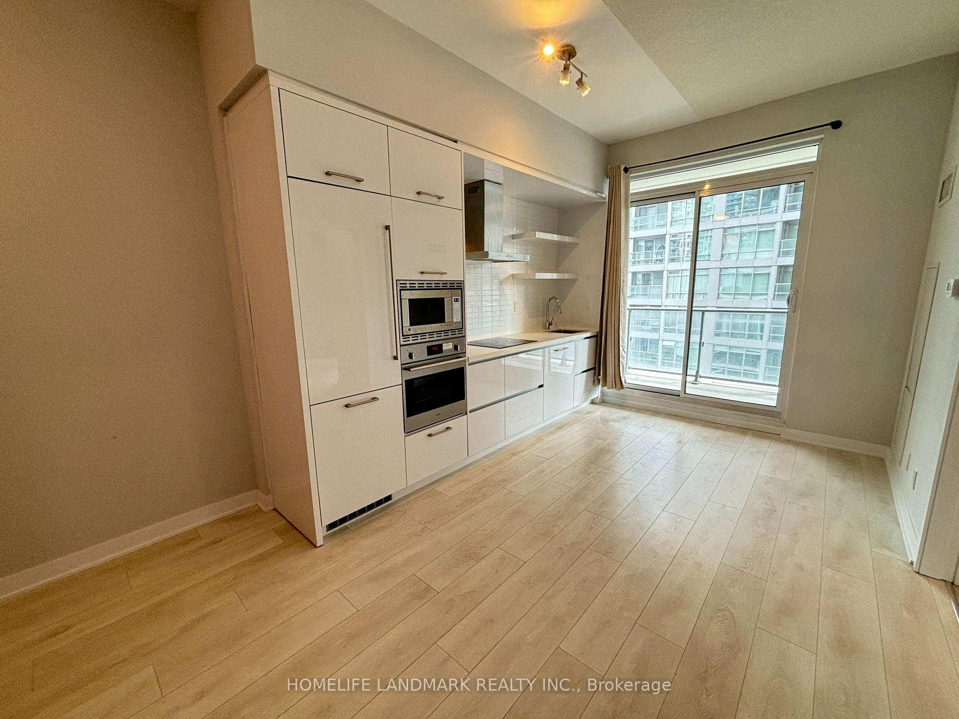 Photo 3 of Unit 606, 2221 Yonge Street, Toronto, Mount Pleasant West — HOMEH