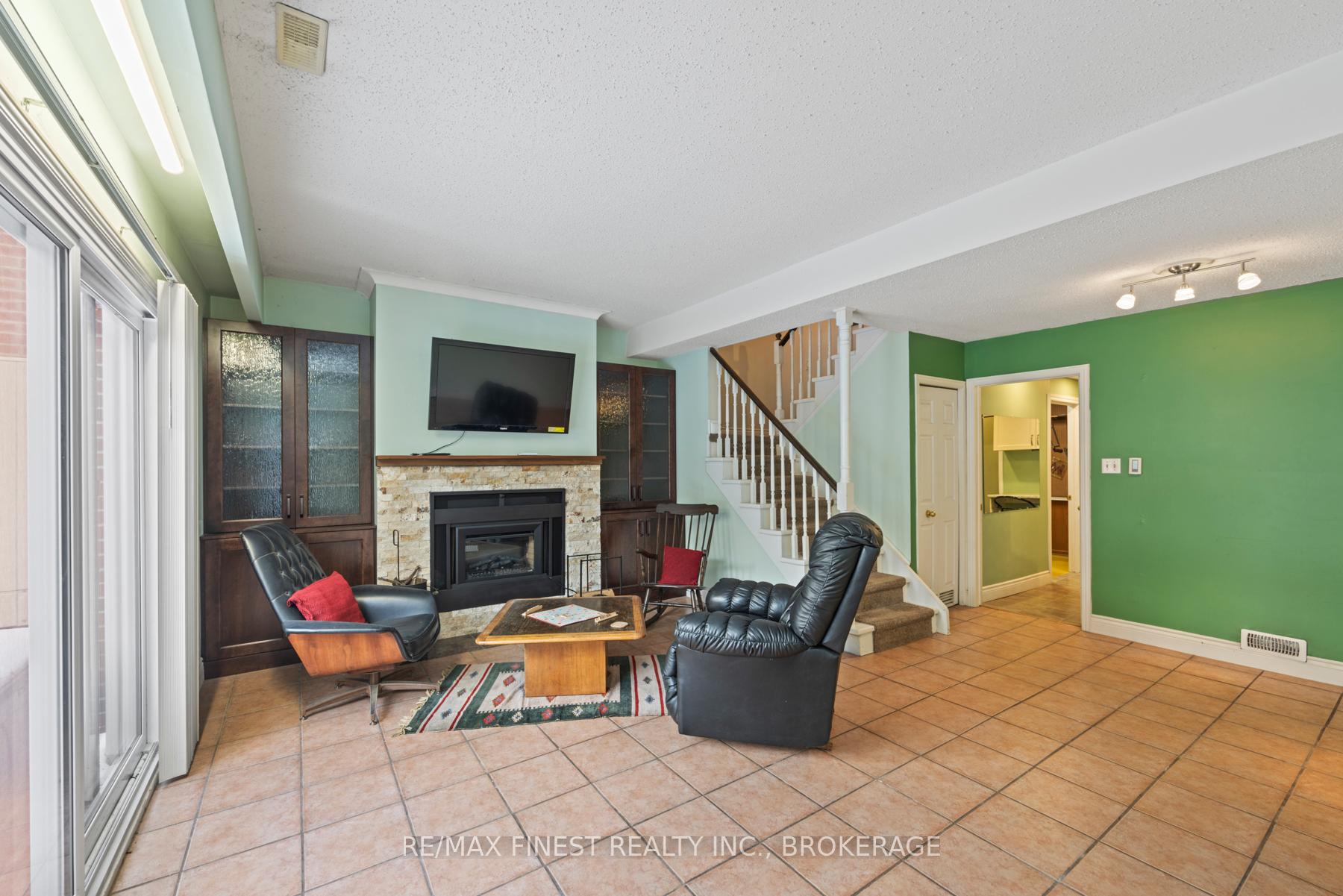 Photo 16 of Unit 26, 1 Place D'Armes, Kingston, East of Sir John A. Blvd — HOMEH