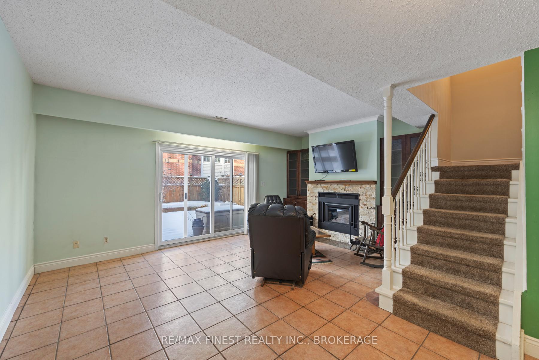 Photo 13 of Unit 26, 1 Place D'Armes, Kingston, East of Sir John A. Blvd — HOMEH