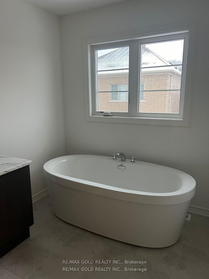 Photo 3 of 16 Sassafras Road, Springwater, Minesing — HOMEH