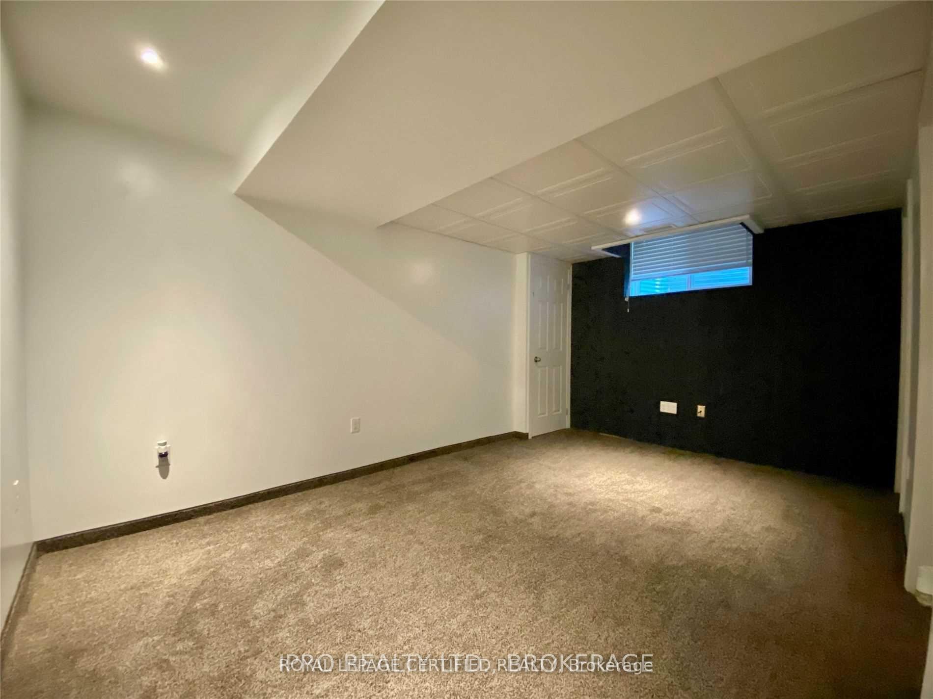 Photo 4 of Unit 23, 300 Fallowfield Drive, Kitchener, Country Hills East — HOMEH