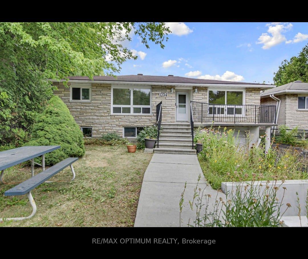 Front of Unit Main, 1254 Heron Road
