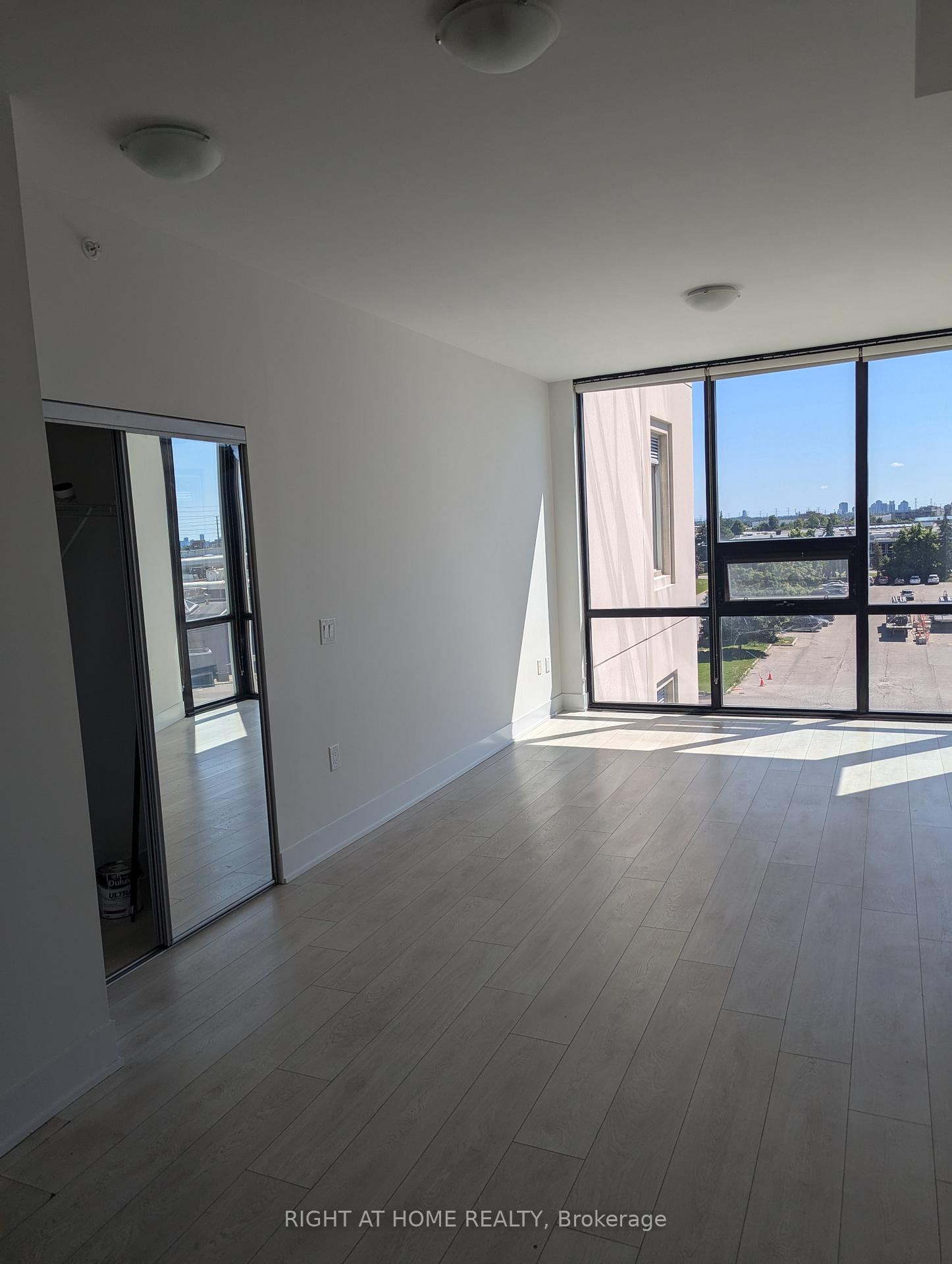 Photo 5 of Unit 424, 2908 Highway 7 Road, Vaughan, Concord — HOMEH