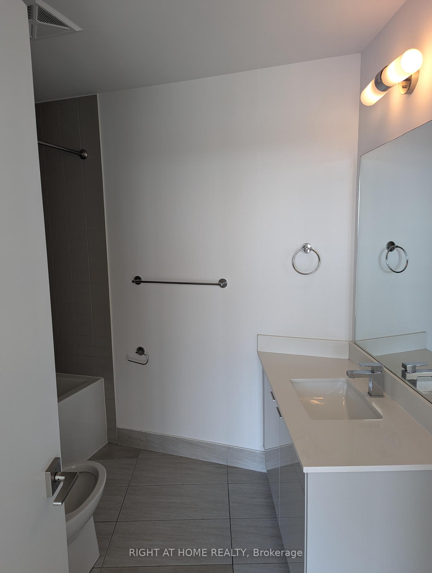 Photo 9 of Unit 424, 2908 Highway 7 Road, Vaughan, Concord — HOMEH