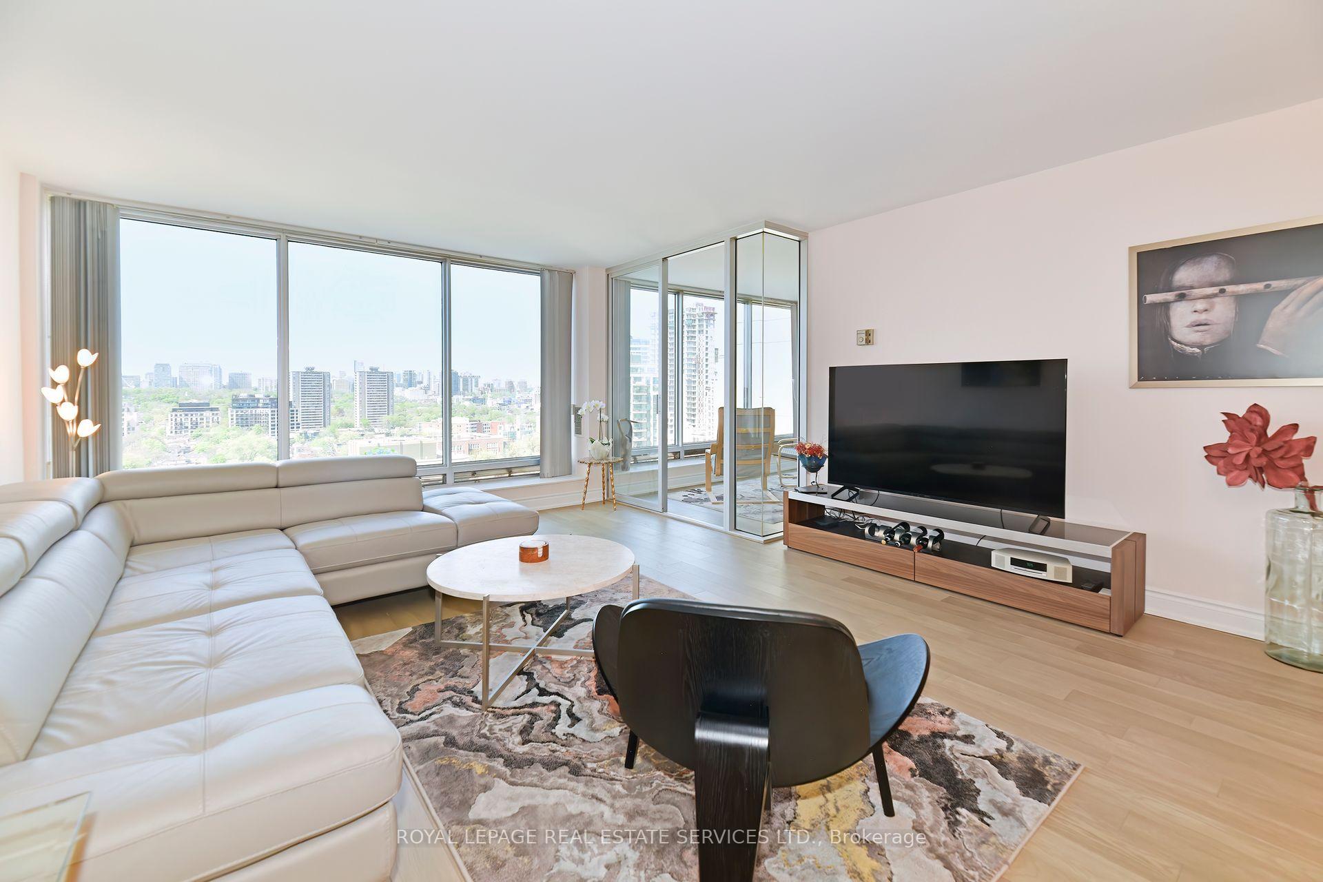 Front of Unit 1703, 110 Bloor Street W