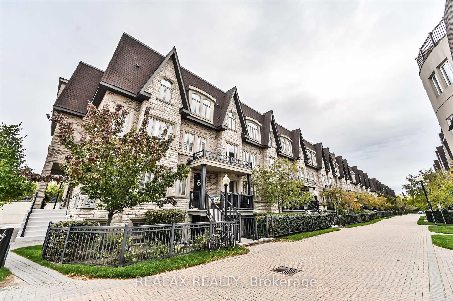 Photo 9 of Unit 207, 320 John Street, Markham, Aileen-Willowbrook — HOMEH