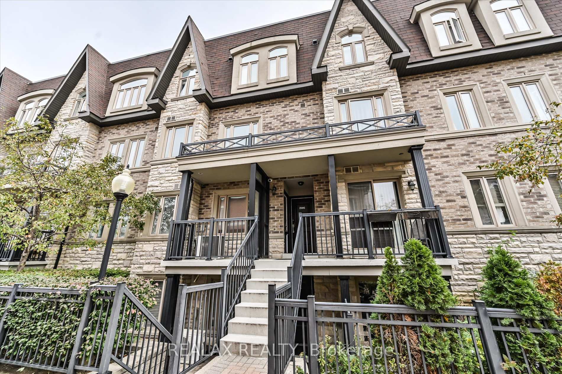 Photo 10 of Unit 207, 320 John Street, Markham, Aileen-Willowbrook — HOMEH