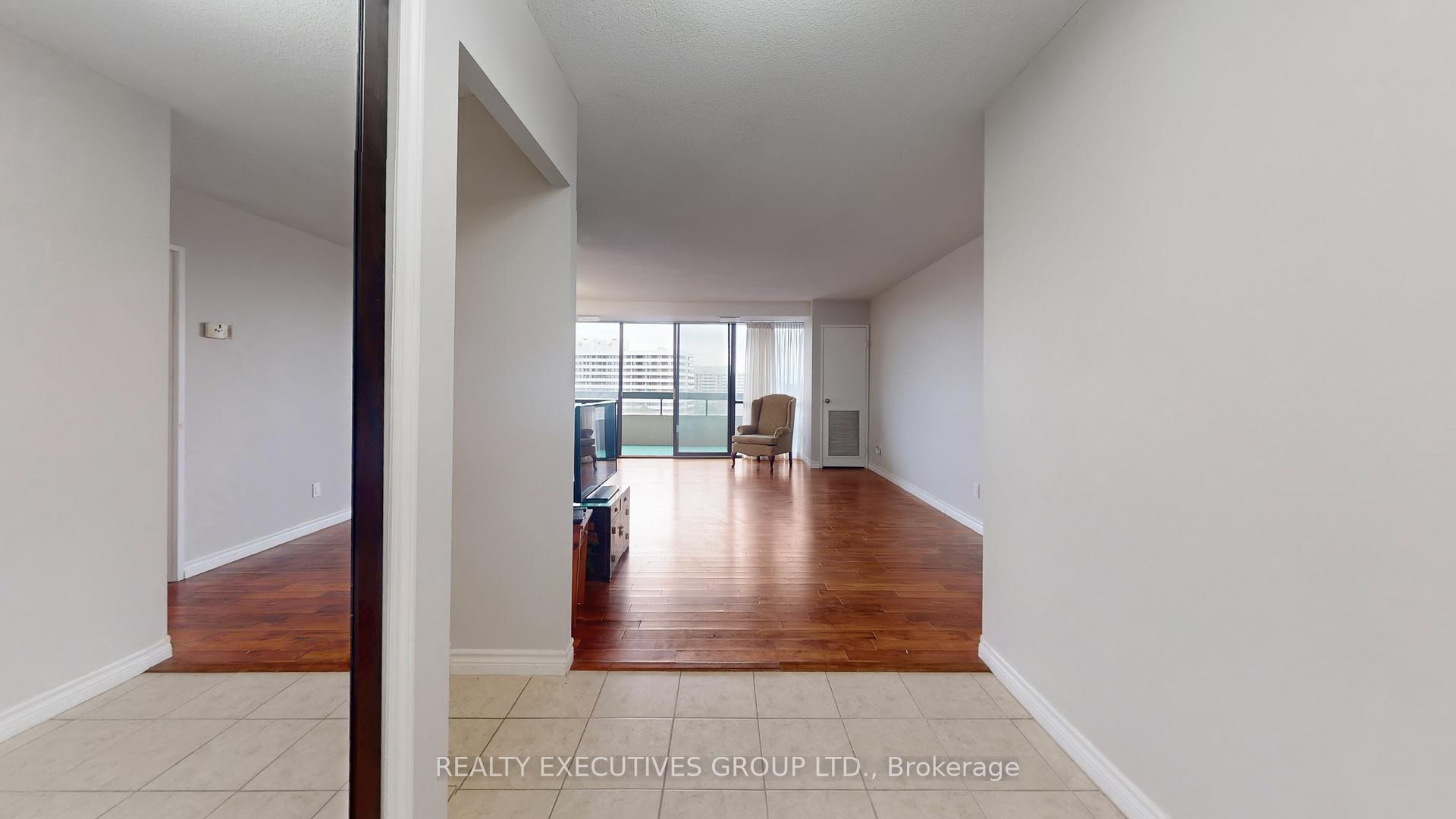 Photo 17 of Unit 902, 8111 Yonge Street, Markham, Royal Orchard — HOMEH