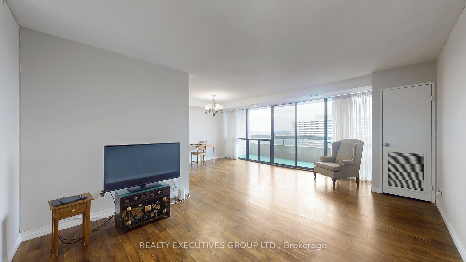 Photo 19 of Unit 902, 8111 Yonge Street, Markham, Royal Orchard — HOMEH