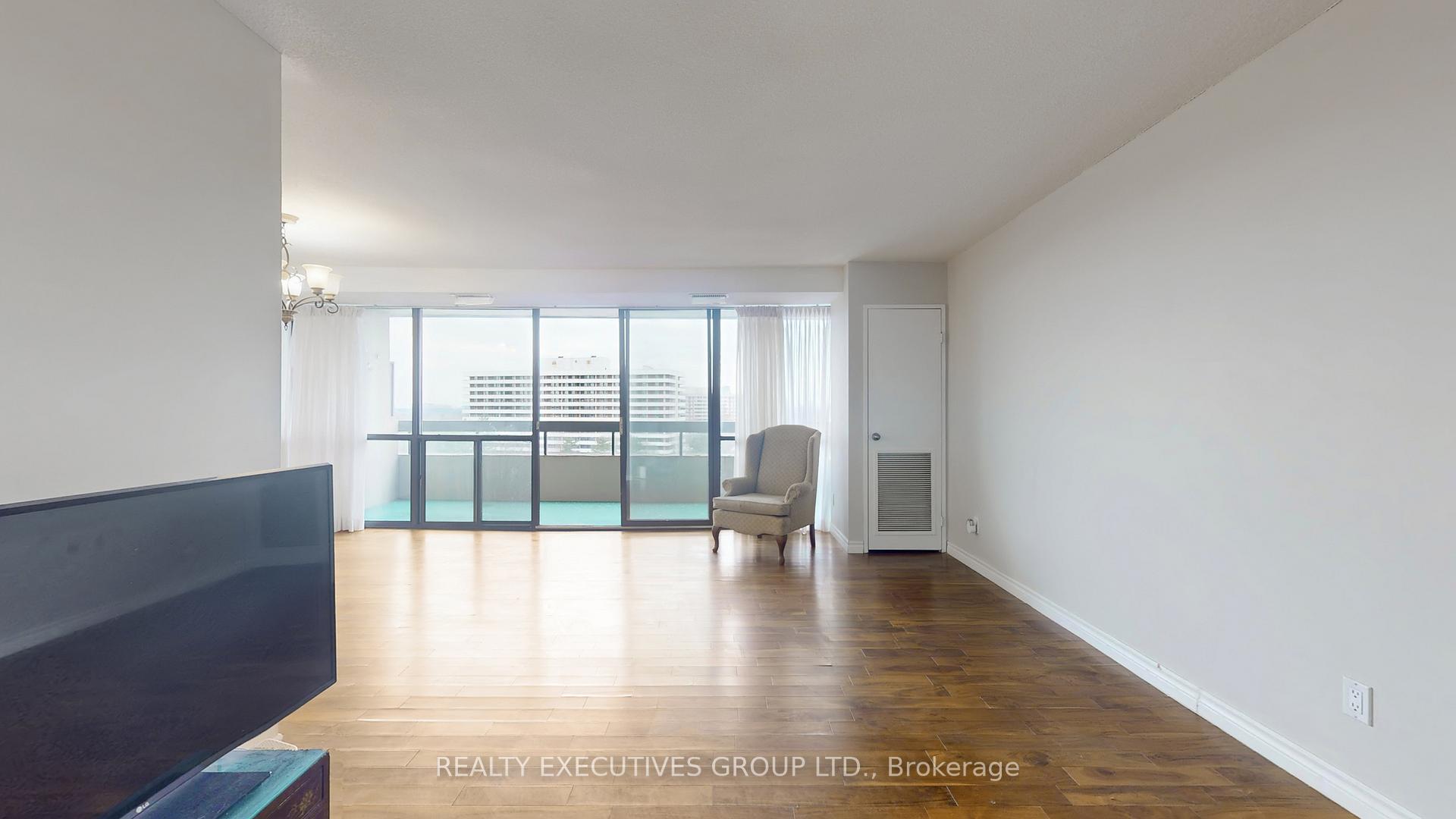 Photo 16 of Unit 902, 8111 Yonge Street, Markham, Royal Orchard — HOMEH