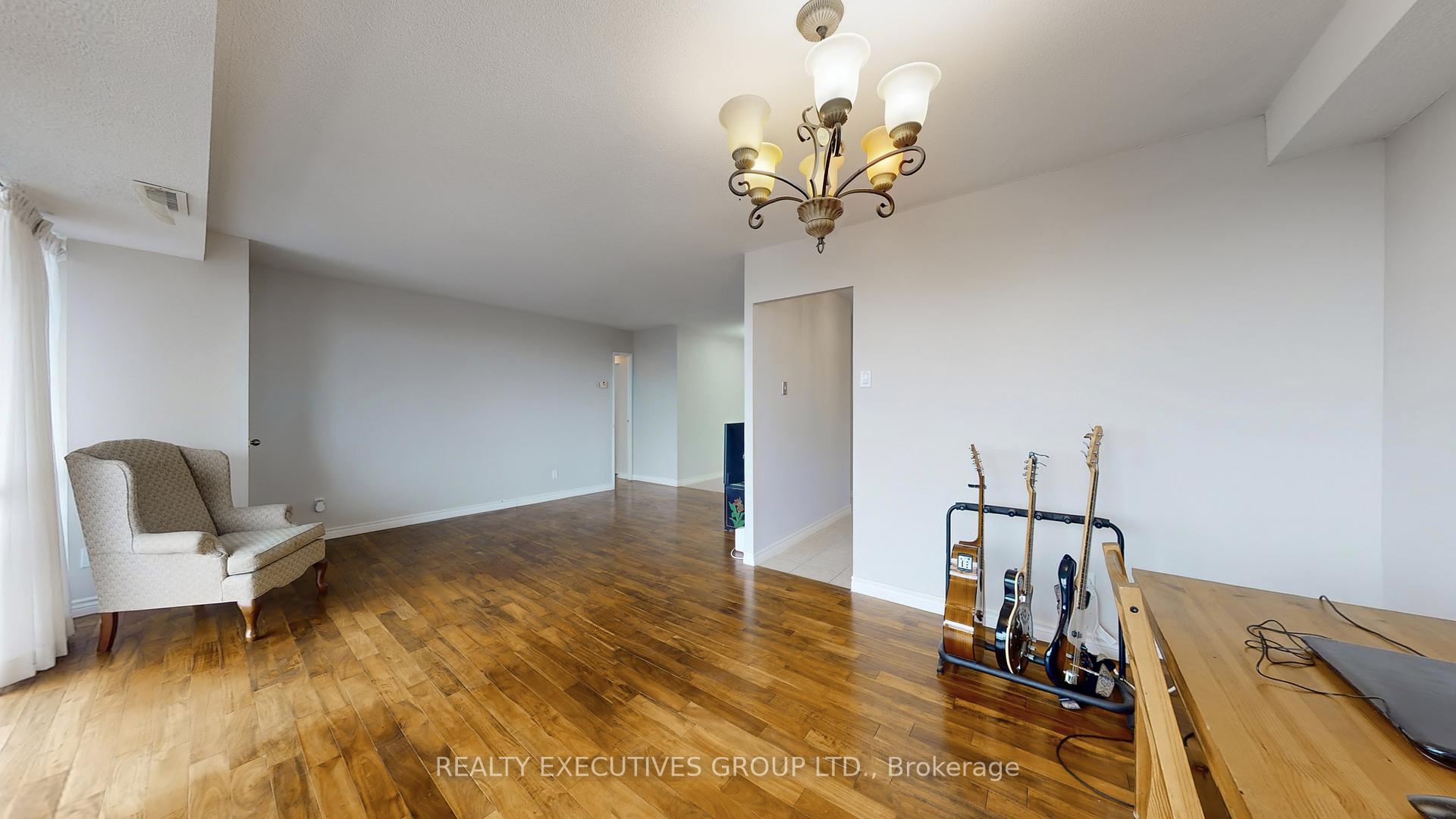 Photo 6 of Unit 902, 8111 Yonge Street, Markham, Royal Orchard — HOMEH