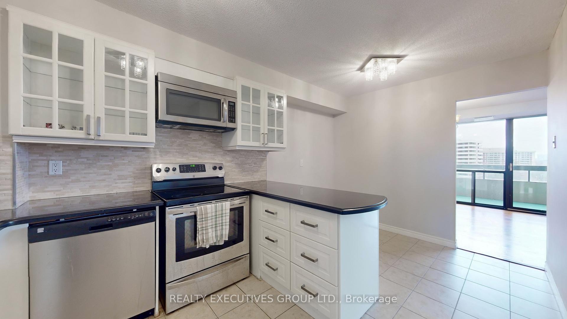 Photo 5 of Unit 902, 8111 Yonge Street, Markham, Royal Orchard — HOMEH