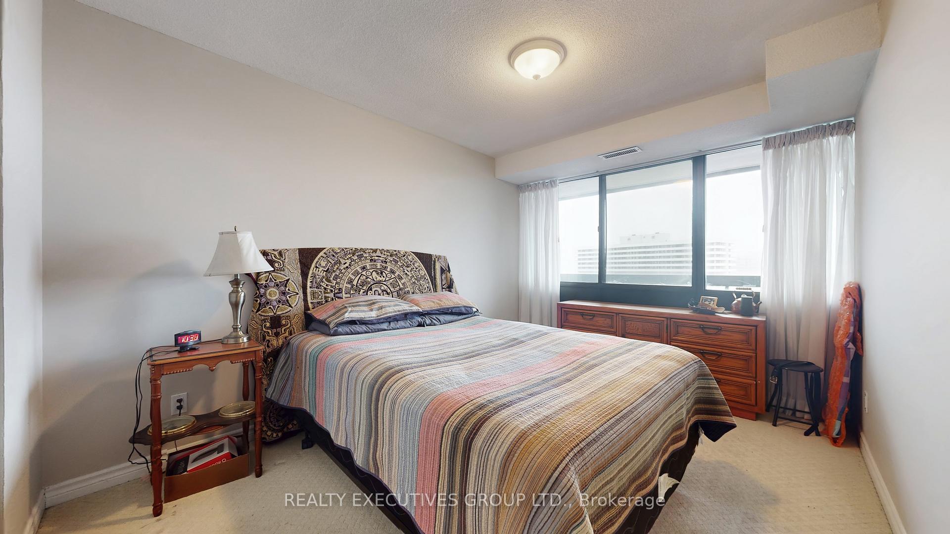 Photo 15 of Unit 902, 8111 Yonge Street, Markham, Royal Orchard — HOMEH