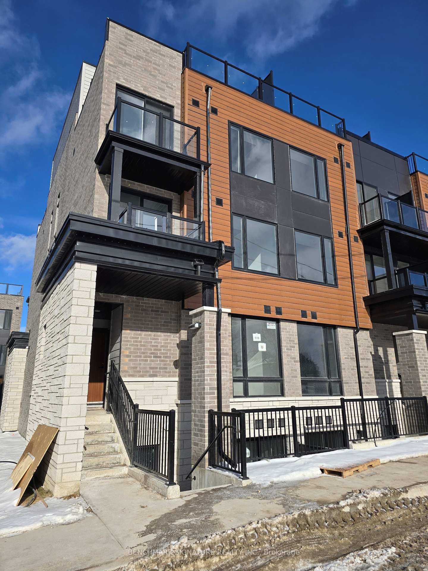 Photo 1 of Unit 520, 30 Markdale Lane, Markham, Middlefield — HOMEH