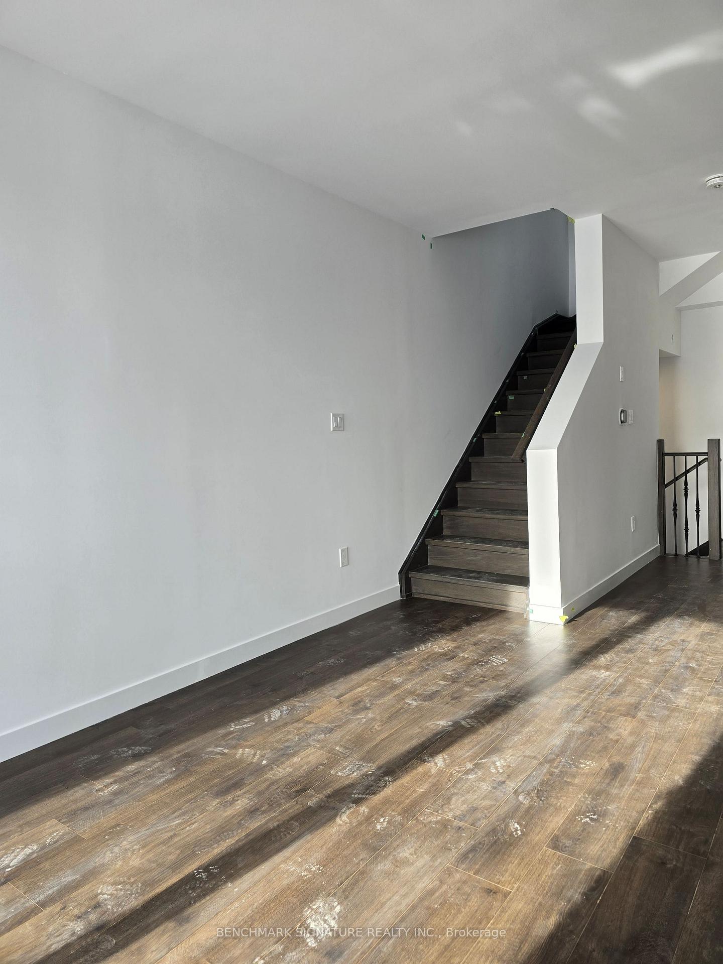 Photo 4 of Unit 520, 30 Markdale Lane, Markham, Middlefield — HOMEH