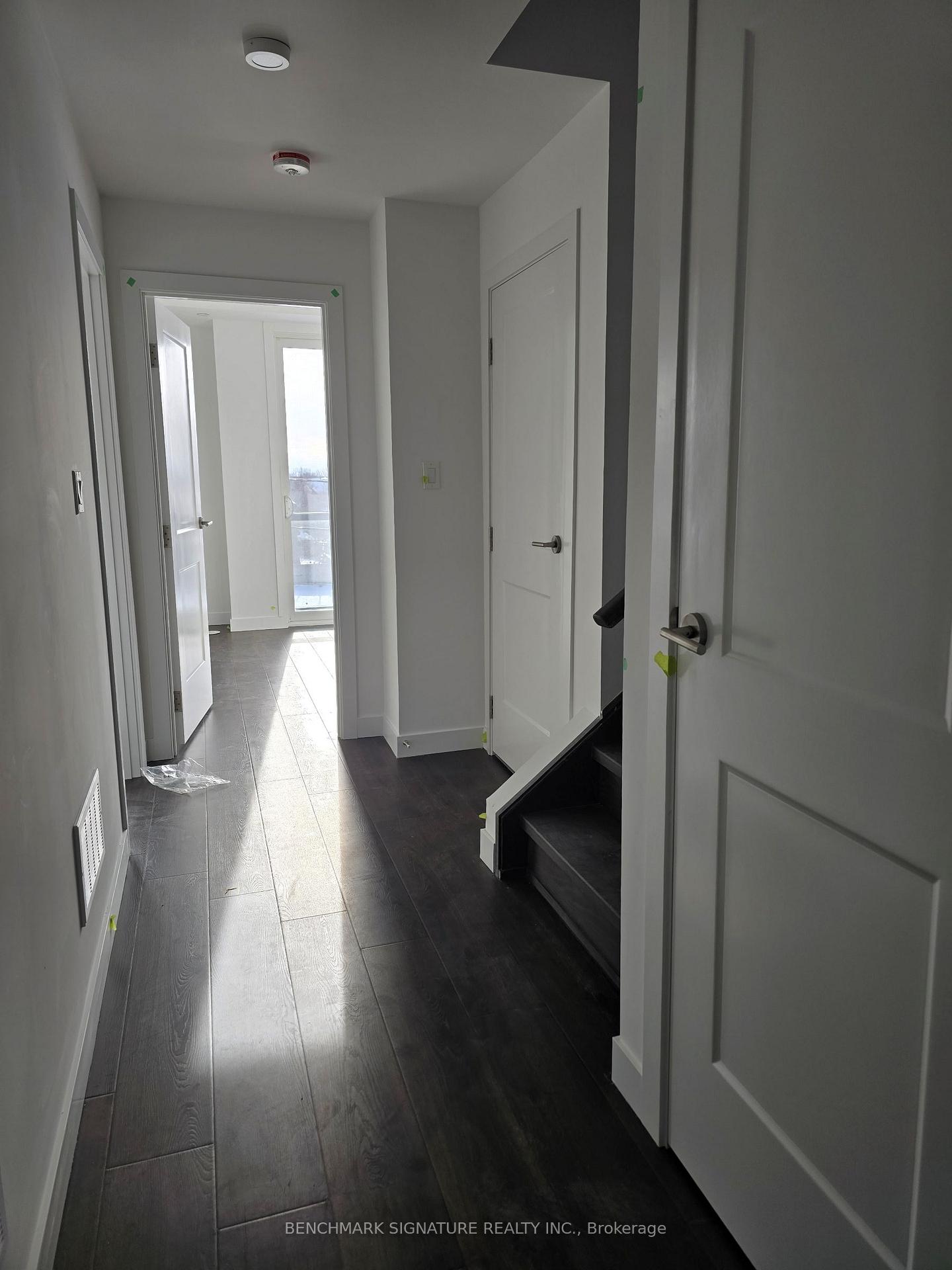Photo 6 of Unit 520, 30 Markdale Lane, Markham, Middlefield — HOMEH