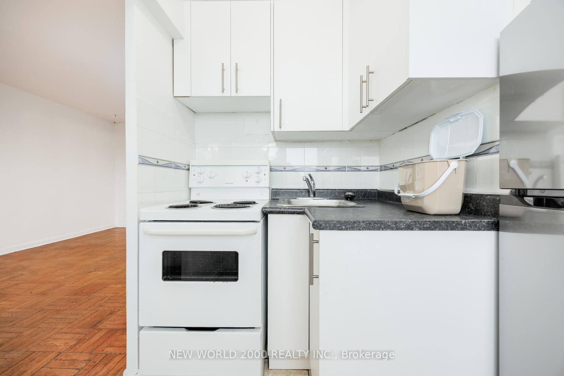 Photo 3 of Unit 902, 88 Bernard Avenue, Toronto, The Annex — HOMEH