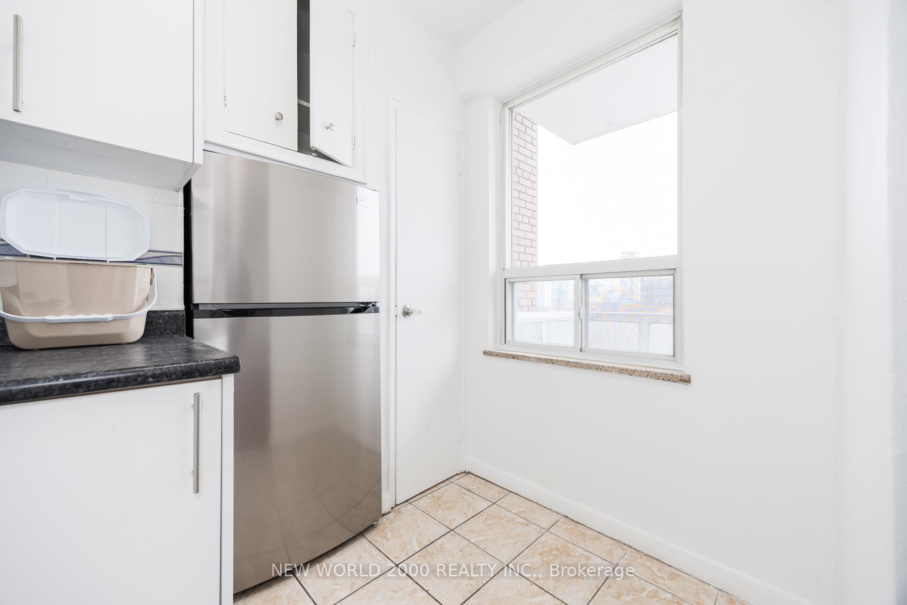 Photo 6 of Unit 902, 88 Bernard Avenue, Toronto, The Annex — HOMEH