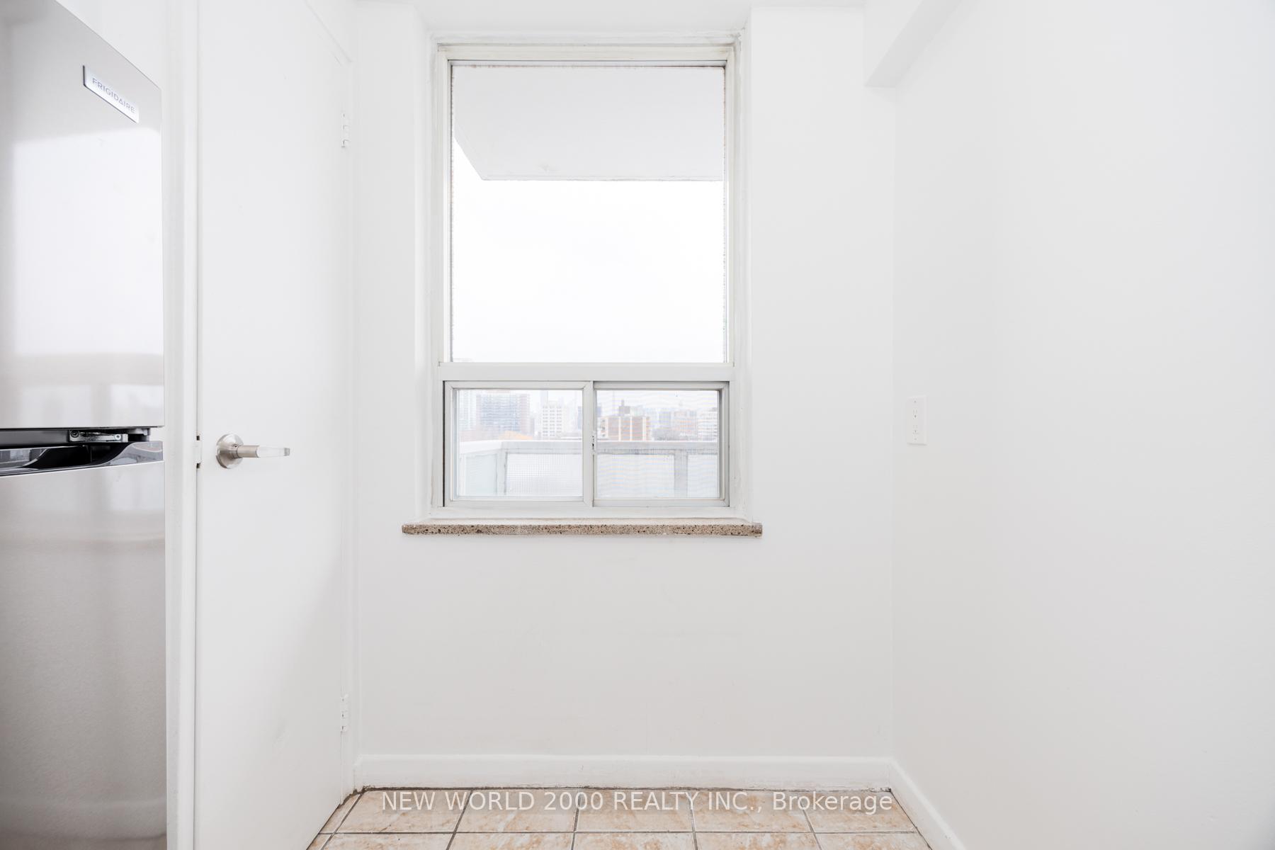Photo 5 of Unit 902, 88 Bernard Avenue, Toronto, The Annex — HOMEH