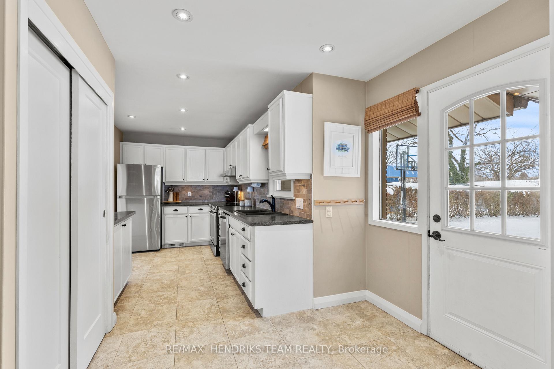 Photo 10 of 9 Rosemount Avenue, St. Catharines, Vine/Linwell — HOMEH